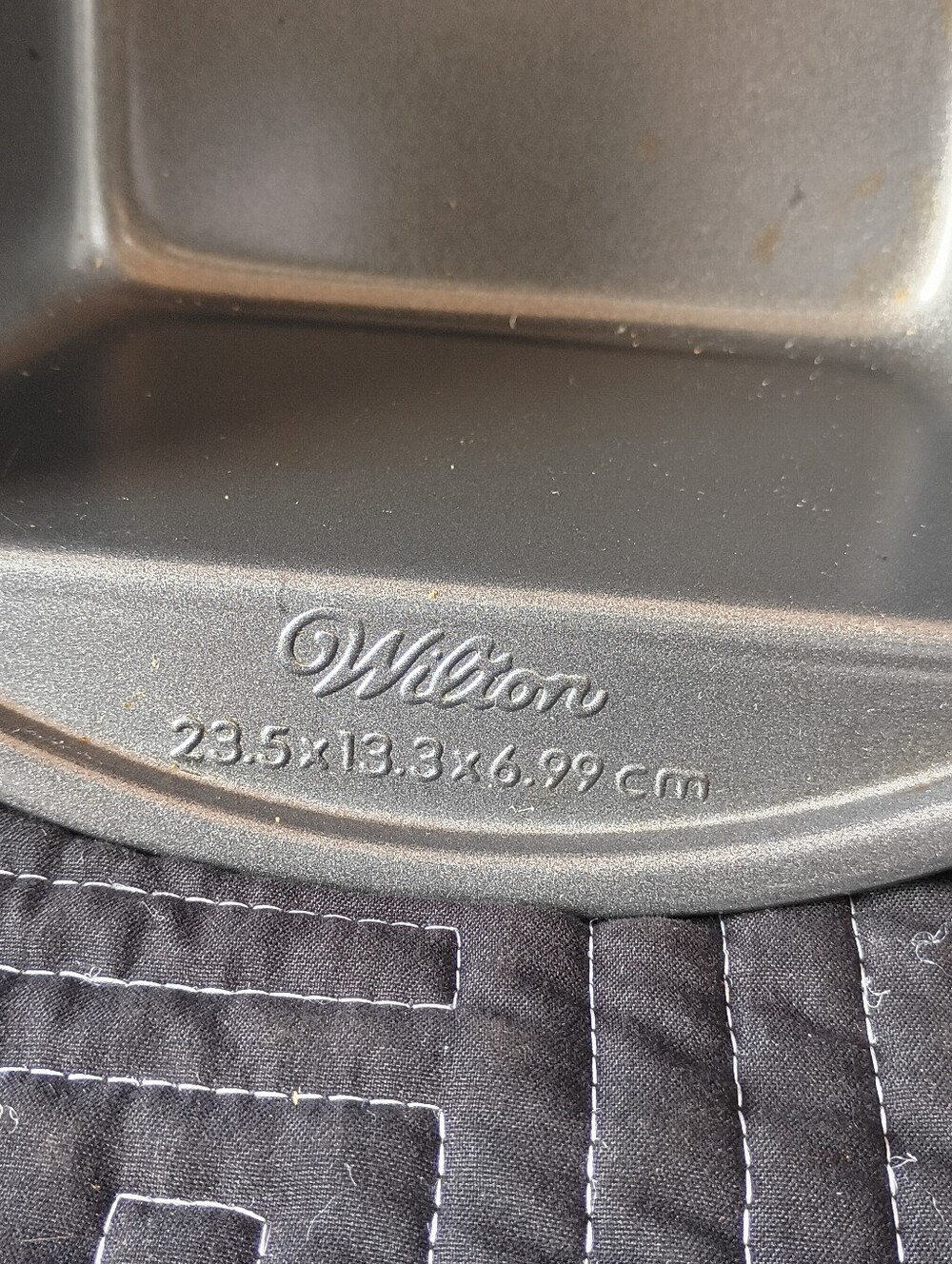 Wilton 2-Piece Non-Stick Meatloaf Pan Set - Picture 2 of 14